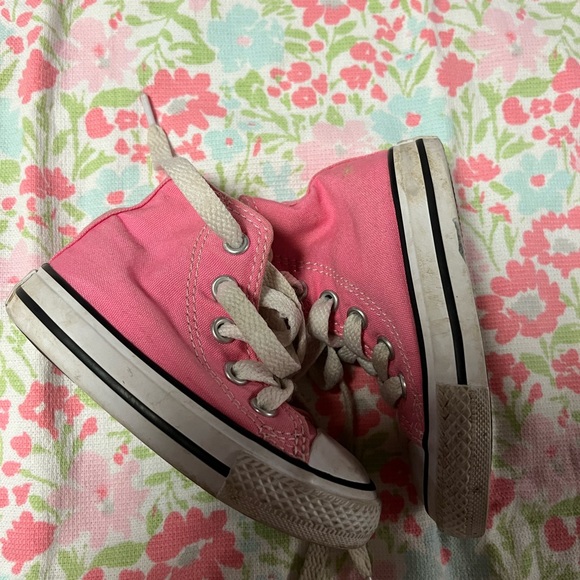 Vintage  Pink Converse High Top Chuck Taylor Toddler  Shoes! - Picture 4 of 14